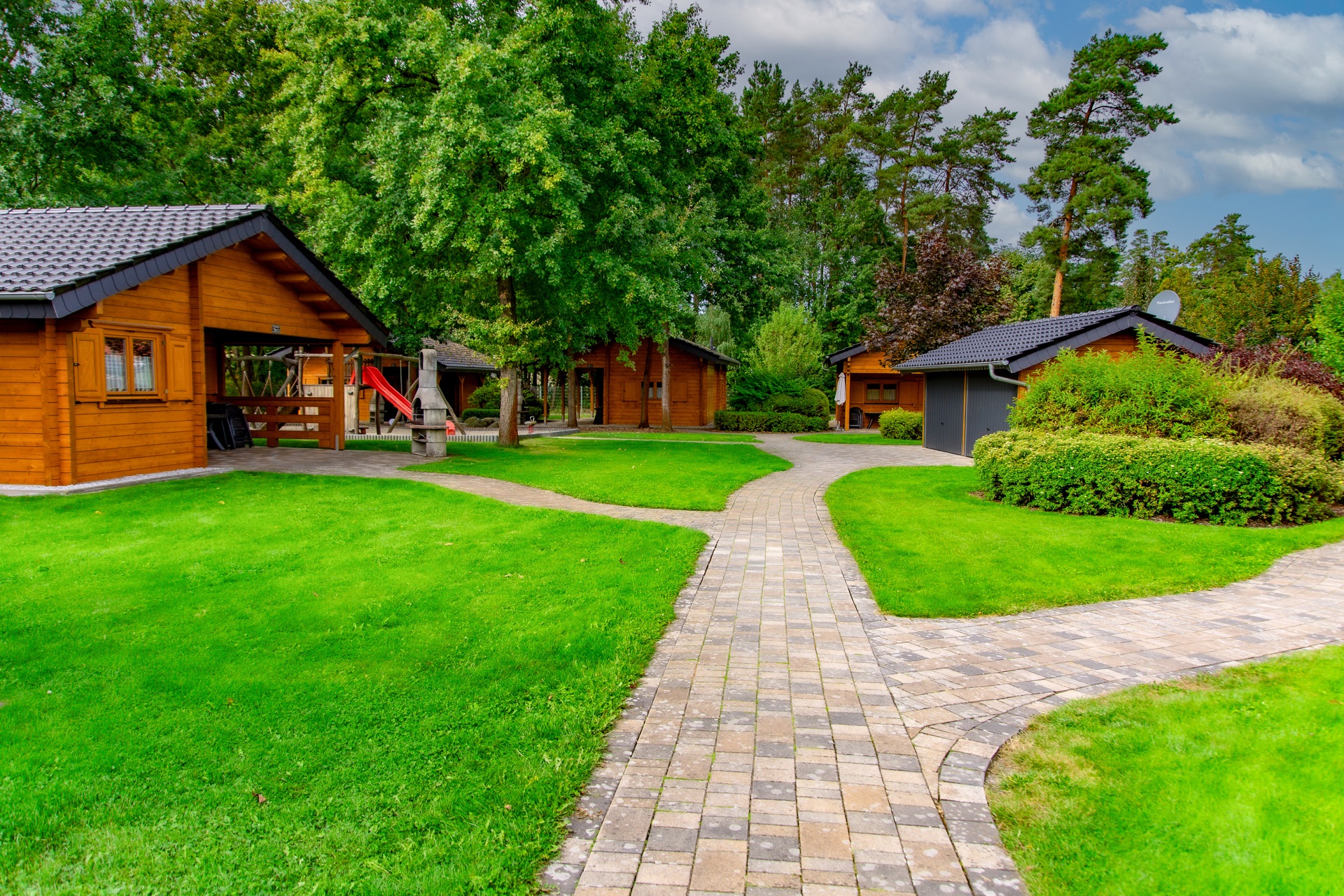 Waldsiedlung am Senftenberger See Ferienbungalows in der Waldsiedlung am Senftenberger See – Holzbungalows im Lausitzer Seenland